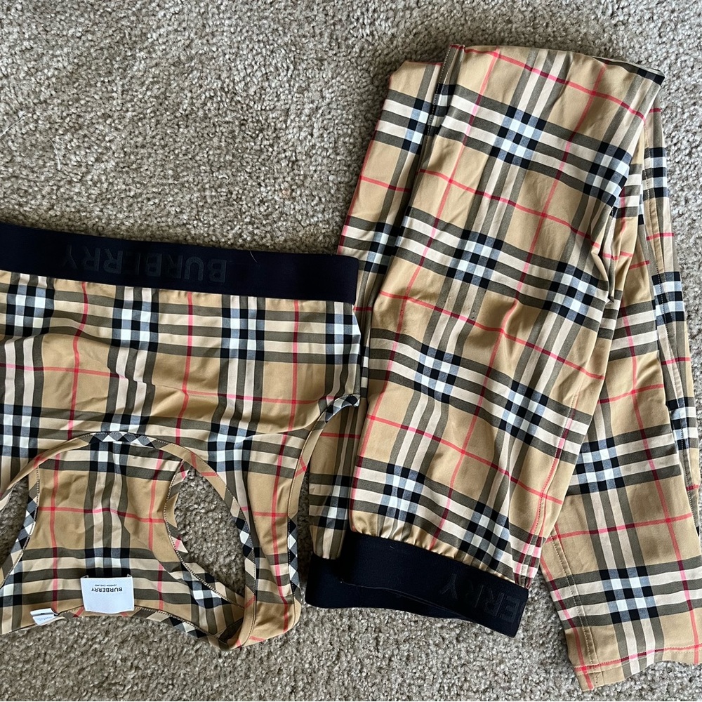 Medium Burberry 2 piece set worn once